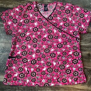 Halloween Hot Pink Black Scrub Top Ghosts Cats Skulls Women’s XL Zoe + Chloe
